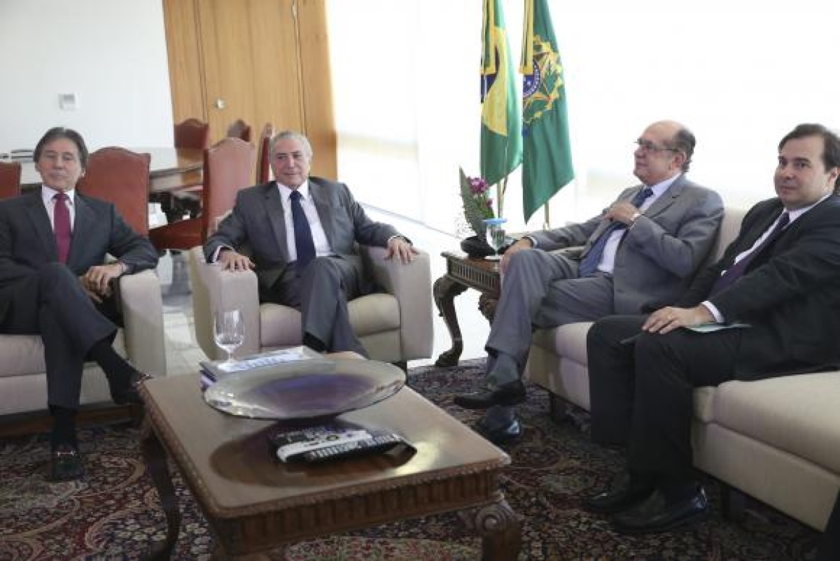 O presidente Michel Temer recebe no Palácio do Planalto, os presidentes Gilmar Mendes, do TSE, Eunício Oliveira, do Senado, e Rodrigo Maia, da Câmara dos Deputados (Foto: Antonio Cruz/Agência Brasil)