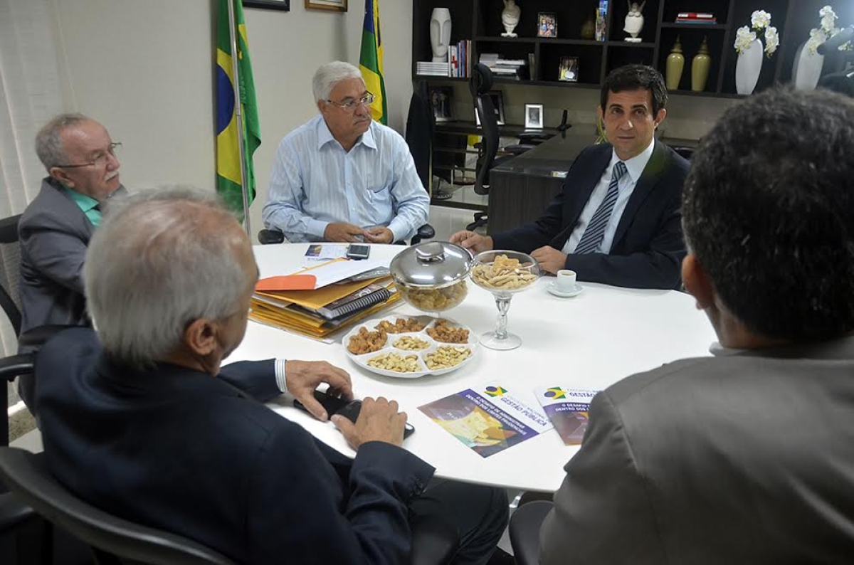 Conselheiro do TCE do Acre debate com deputados reformas e limites prudenciais (Foto: Jadilson Simões/Agência Alese)