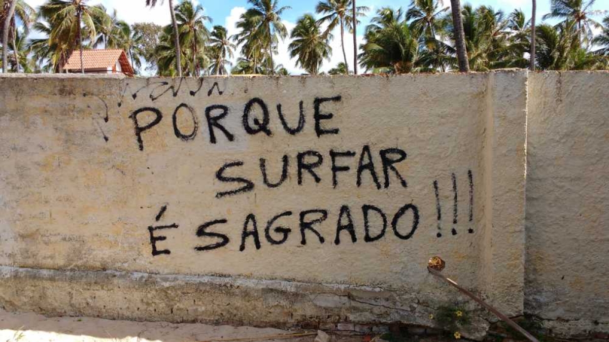 O primeiro grande swell do ano encostou no litoral sergipano (Foto: Carlos Fabrício Comunicólogo)