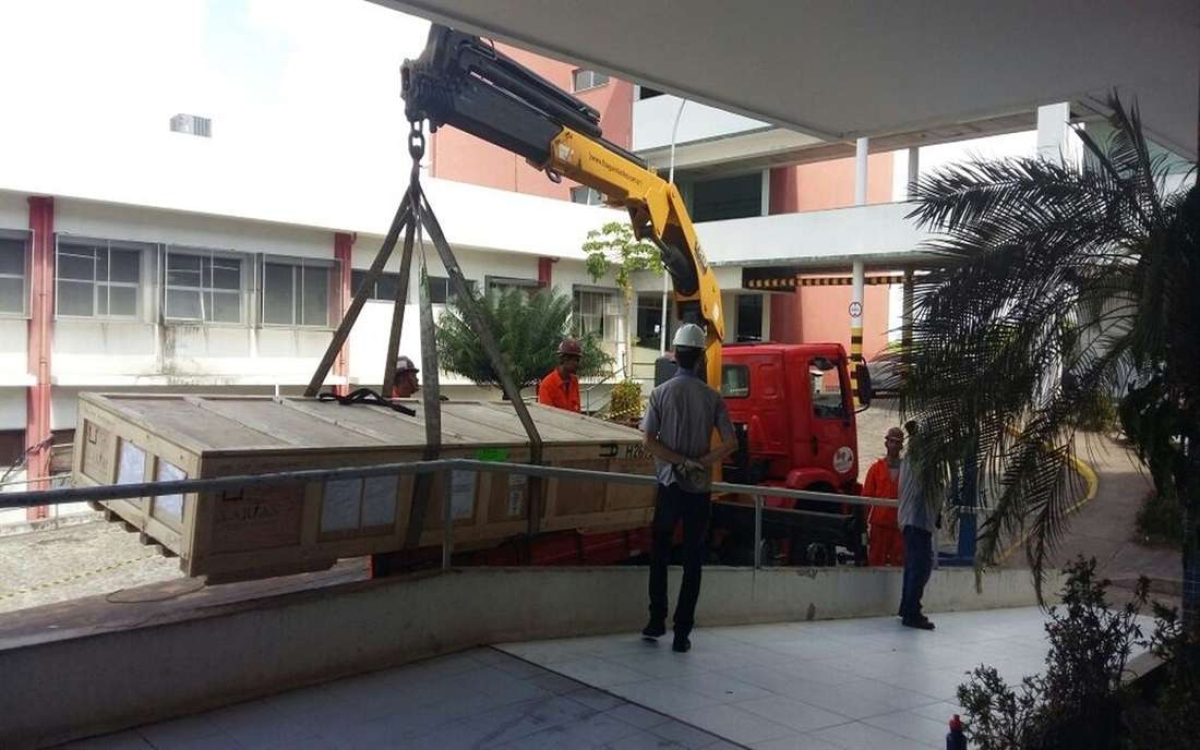 Huse recebe base do acelerador linear e radioterapia dobrará capacidade de atendimento em breve (Foto: Ascom SES)