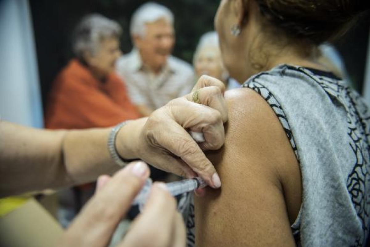Idosos são vacinados contra a gripe (Foto: Arquivo/Marcelo Camargo/Agência Brasil)