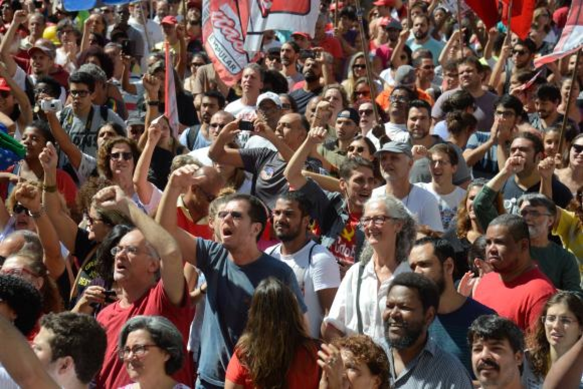 No Dia do Trabalho, manifestantes fazem ato contra as reformas trabalhista, previdenciária e violência policial, na Cinelândia (Tânia Rêgo/Agência Brasil)