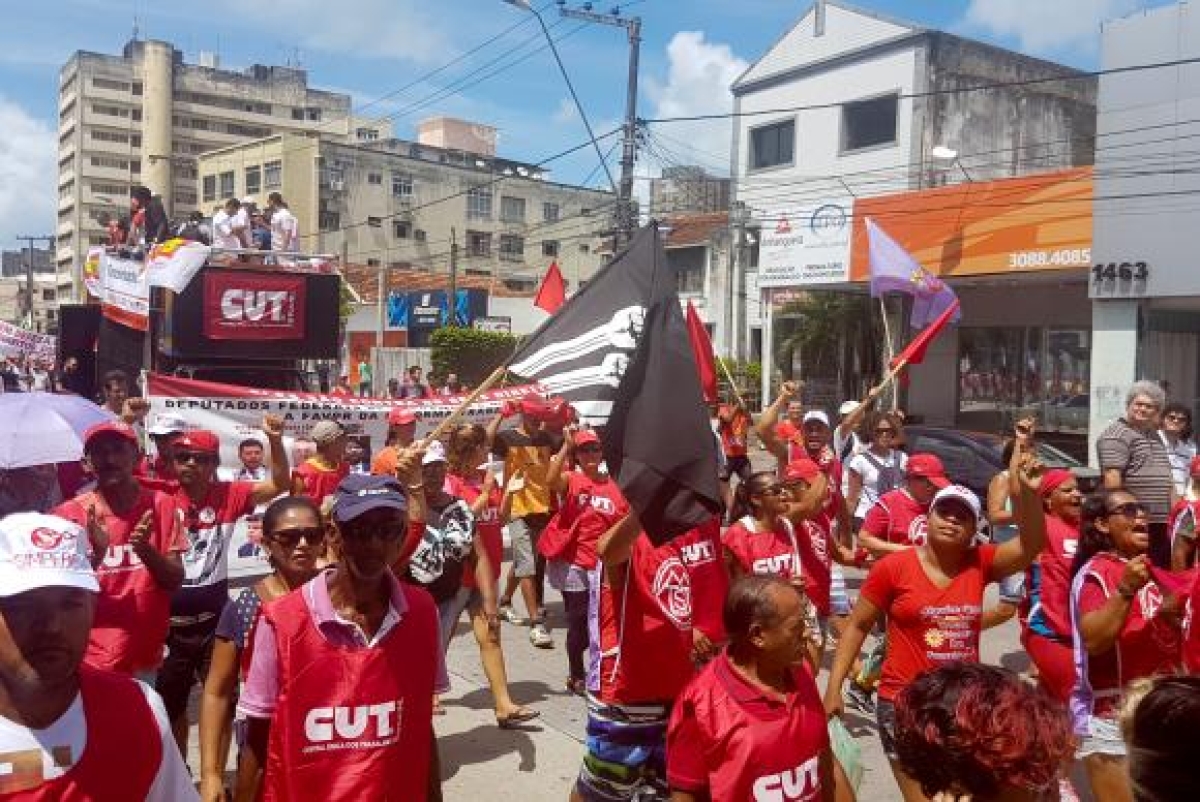 Dia do Trabalho tem manifestação no Recife  (Sumaia Villela/Agência Brasil)