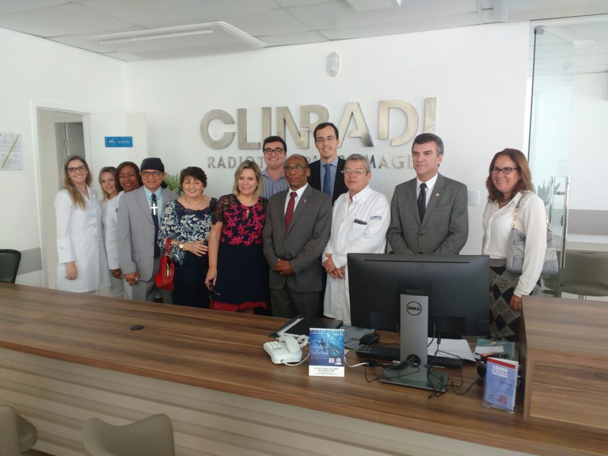 Moritos Matos conhece clínica especializada no tratamento de radioterapia (Foto: Assessoria Moritos Matos)