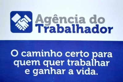 Vagas de emprego para os cargos de gerência, bibliotecário e coordenador de TI (Imagem: Fundat/Aracaju)