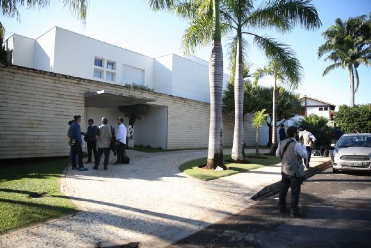 Aécio Neves passou a manhã em casa reunido com advogados (Foto: José Cruz/Agencia Brasil)