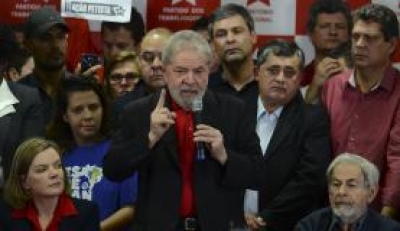   Ex-presidente Luiz Inácio Lula da Silva dá entrevista coletiva sobre a condenação por corrupção pelo juiz federal Sérgio Moro (Foto: Rovena Rosa/Agência Brasil)
