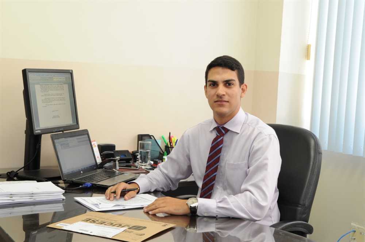 Secretário-geral da Jucese, Marcelo Passos, recomenda que os leiloeiros prestem atenção na hora de preencher e protocolar os documentos do recadastramento (Foto: Jucese)