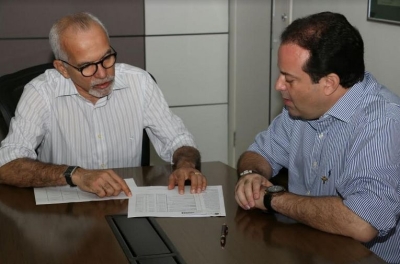 Prefeito de Aracaju pede apoio para liberar emenda (Foto: Jeff Moura)