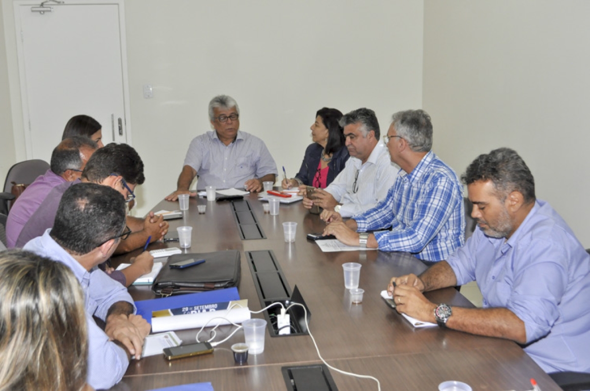 Secretário da Saúde de Sergipe reúne secretários do sertão para discutir fortalecimento da saúde na região (Foto: SES/SE)