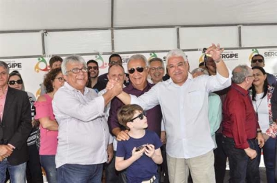 Secretário da Saúde de Sergipe destaca avanço da ação do governo no interior durante entrega de ambulâncias (Foto: SES/SE)