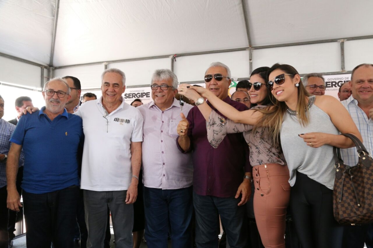 Governador entrega 32 novos veículos para melhoria do atendimento de saúde em Sergipe (Foto: Jorge Henrique/ASN)
