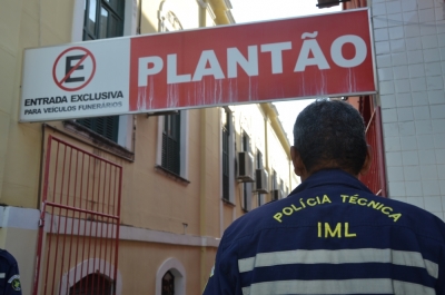  Corpos foram encaminhado ao IML (Foto: Arquivo Infonet)