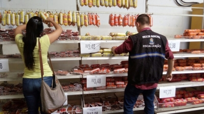 Procon Aracaju intensifica fiscalizações nos supermercados  (Foto: Ascom/Semdec)