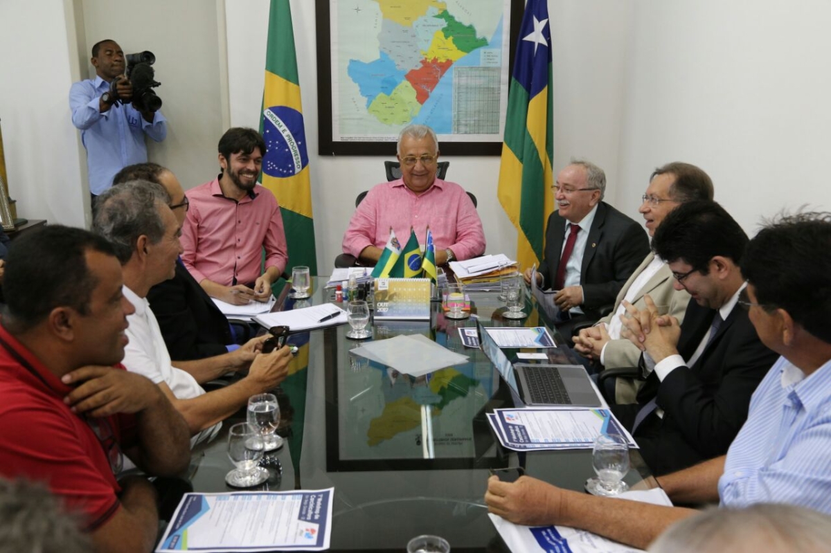 Governador de Sergipe discute desenvolvimento da produção de camarão do Baixo São Francisco (Foto: Jorge Henrique/ASN)