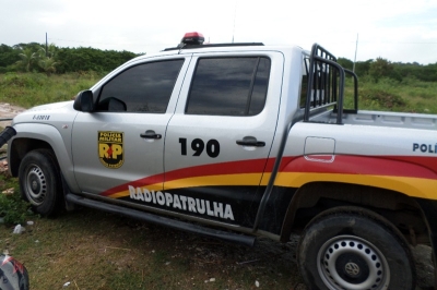 Polícia realiza prisões por porte ilegal de arma dentro de táxi e tráfico de drogas (Foto: SSP)