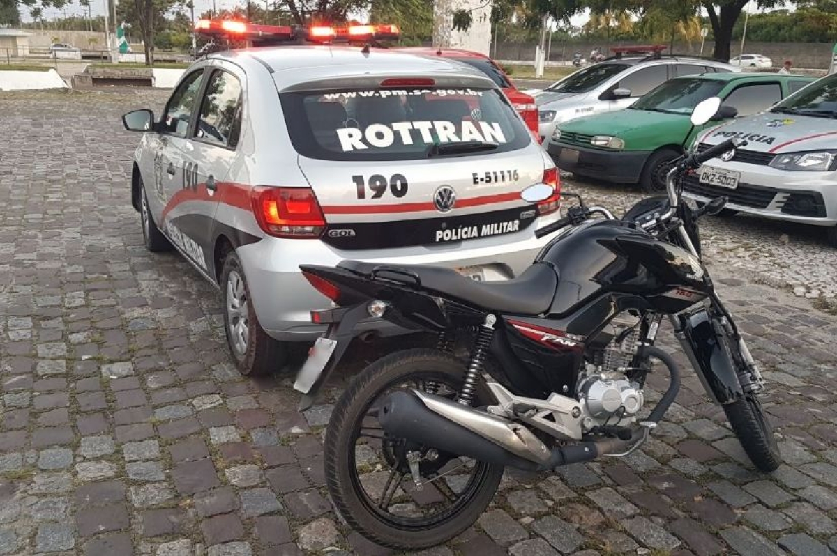Polícia recupera veículos com restrição de roubo em Aracaju (Foto: SSP/SE)