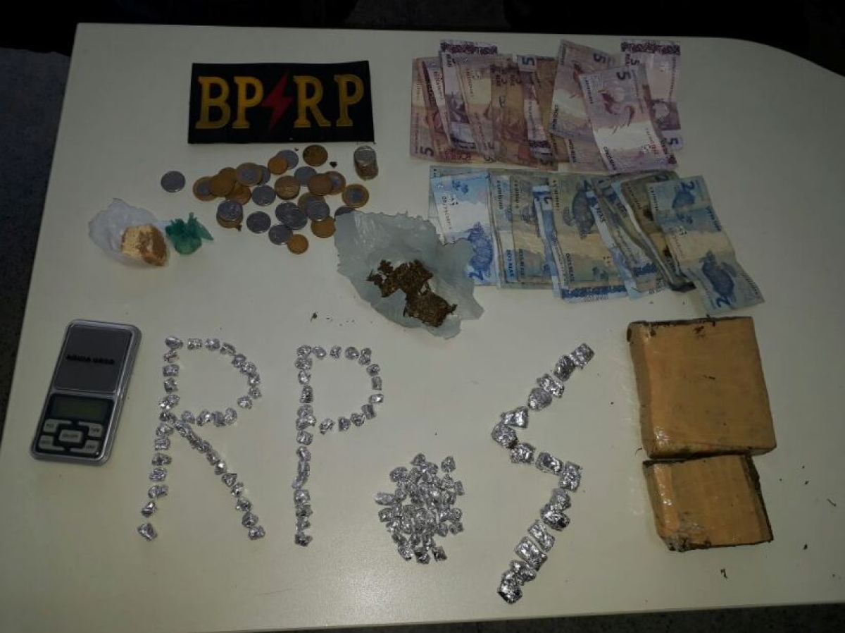 Denúncia anônima leva Radiopatrulha a apreender maconha e crack na Barra dos Coqueiros (Foto: SSP/SE)