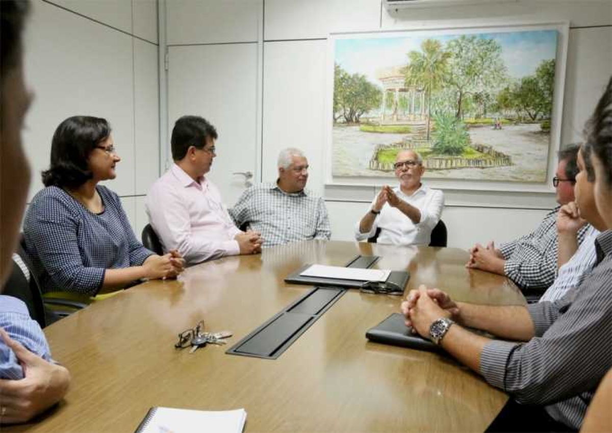 Prefeito de Aracaju discute com Fecomércio e Sesc retomada do Natal Iluminado (Foto: Sergio Silva/PMA)