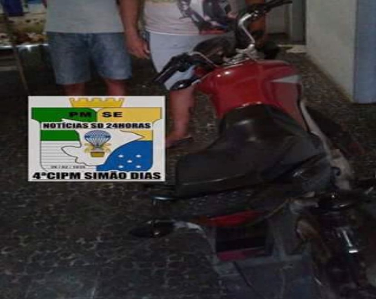 Homens são presos por roubo de motocicleta em Pinhão (Foto: SSP/SE)
