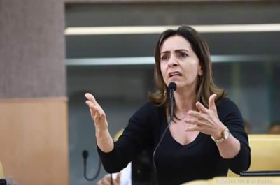Emília Corrêa cobra o plano de acessibilidade de shopping em expansão na capital (Foto: Gilton Rosas)