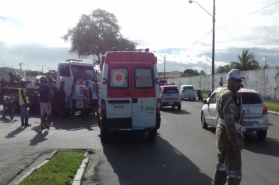  Acidente ocorreu por volta da 15h (Foto: SMTT)