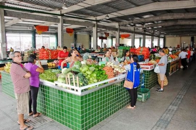 Emsurb recadastra permissionários no mercado do Augusto Franco (Foto: Marcos Rodrigues)