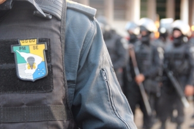 Indivíduos são presos com armas de fogo e drogas no 18 do Forte (Foto: SSP)