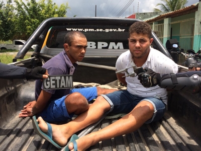 Dupla é presa em povoado de Itabaiana com arma e munições (Foto: SSP)