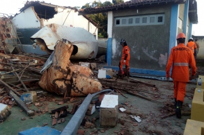  Queda de caixa d água vitimou duas crianças e feriu 18 pessoas (Foto: Joselito Farias/CBMSE)
