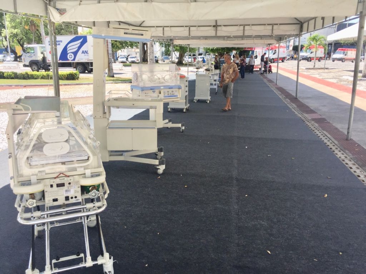 Secretário de Estado da Saúde acompanha o governador, Jackson Barreto, na entrega de 465 equipamentos hospitalares e 25 ambulâncias para o Samu (Foto: SES/SE)
