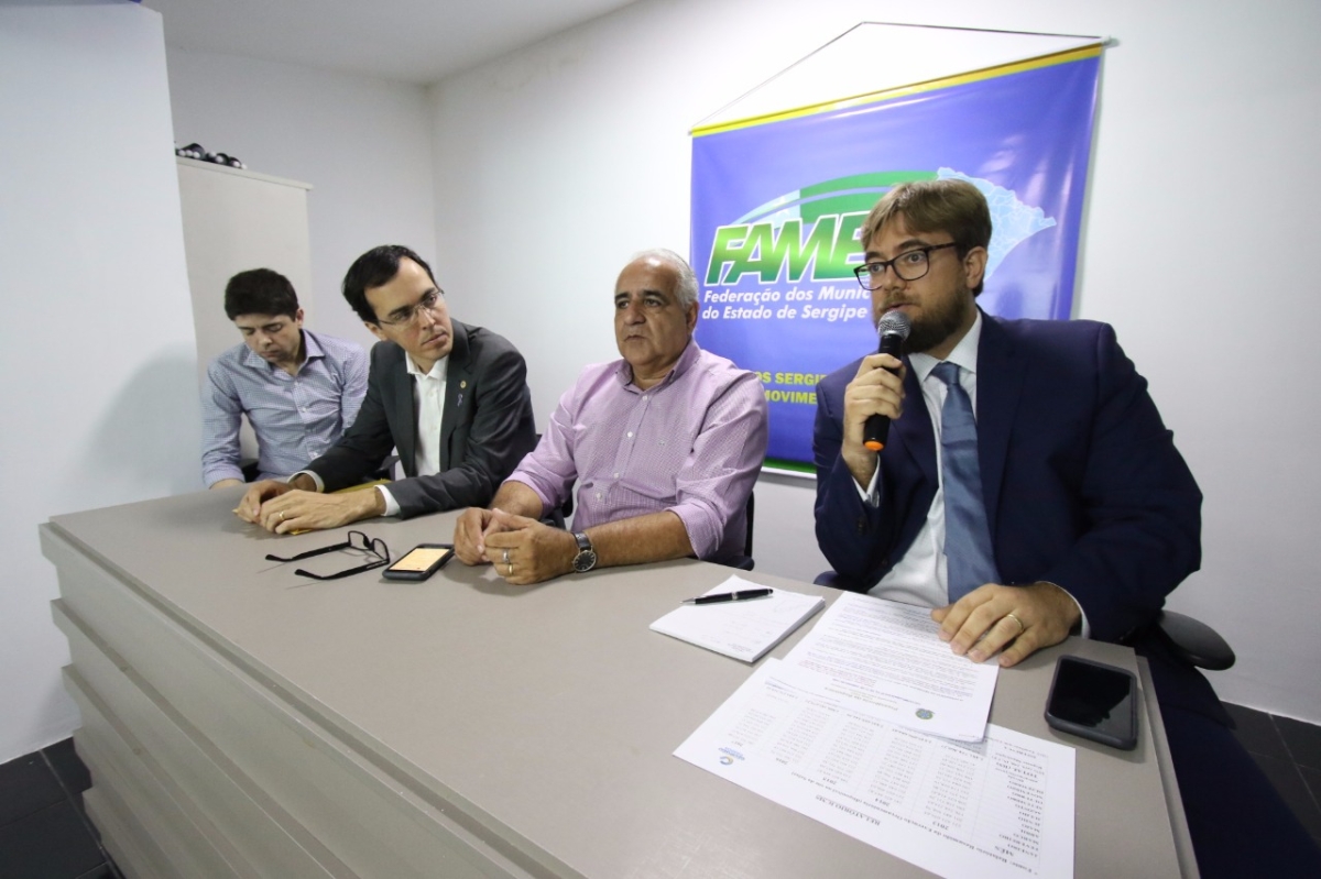 Em reunião na FAMES, deputados afirmam que Governo de Sergipe está retendo ICMS dos municípios (Foto: T.Dantas Comunicação e Marketing)