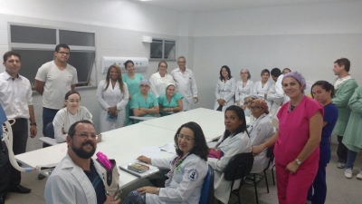 Profissionais comemoram a chegada de novos equipamentos no Huse e realizam treinamento (Foto: Ascom/SES)