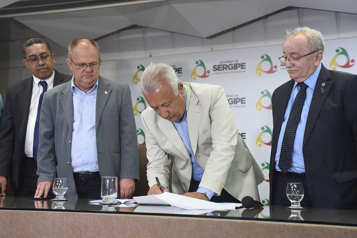 No dia da Consciência Negra, governador de Sergipe encaminha Projeto de Lei que institui cotas raciais em concursos estaduais (Foto: Marcelle Cristinne/ASN)