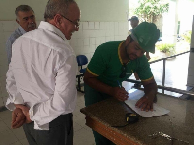 Com reforma em ritmo acelerado, presidente da Alese visita obra do Hospital de Itabaiana (Foto: Ascom/SES)