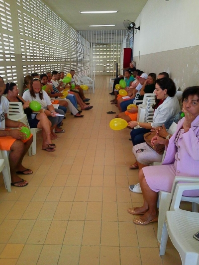 Internos e familiares assistem palestras no Hospital de Custódia e Tratamento Psiquiátrico de Sergipe (Foto: Sejuc/SE)