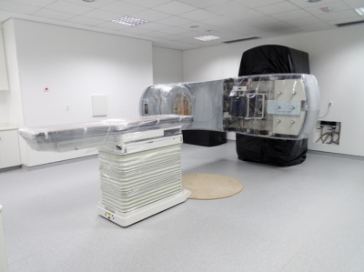 Física Médica do Huse já está em treinamento para manuseio de novo aparelho de radioterapia (Foto: SES/SE)