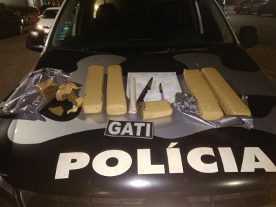 Dupla é flagrada com seis quilos de maconha durante operação no Siqueira Campos (Foto: SSP)