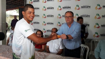 Governo do Estado inicia entrega de cartões e senhas do Programa Mão Amiga Laranja (Foto: Comunicação SEIDH)