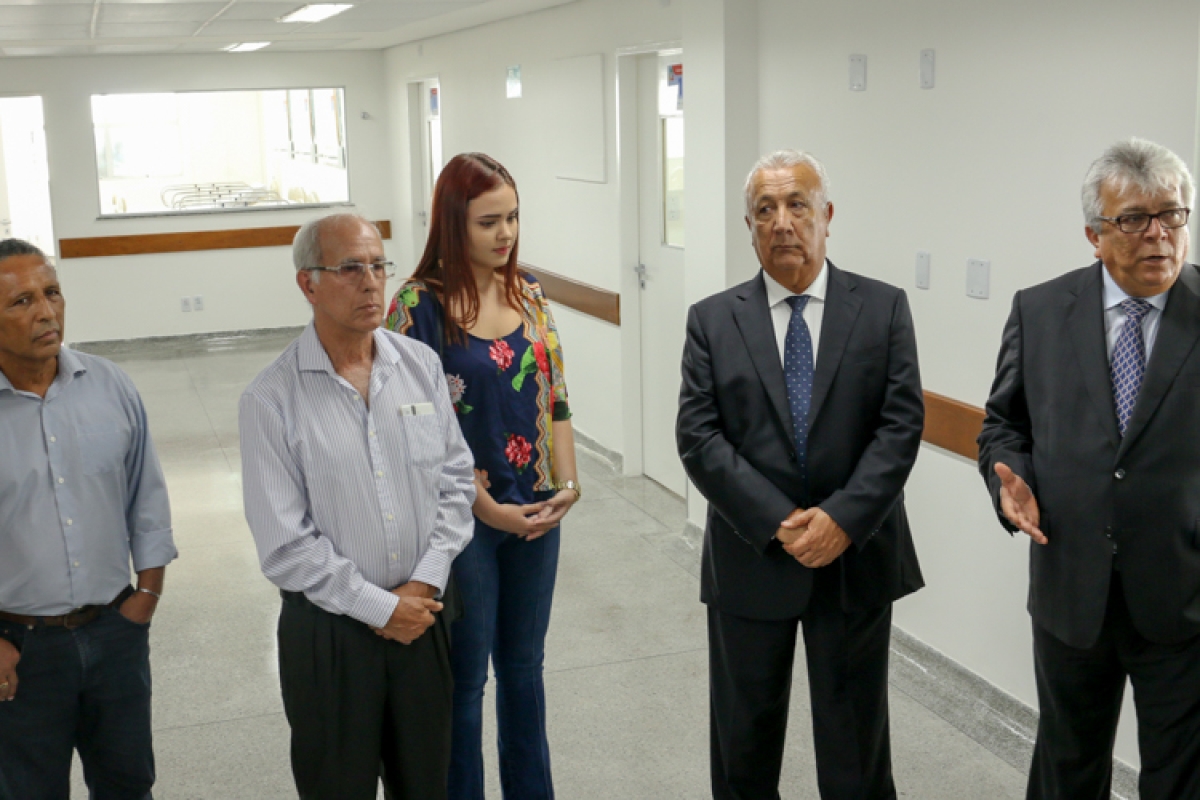 Governador de Sergipe e secretário da Saúde inauguram 45 novos leitos de internamento clínico no Huse (Foto: SES/SE)