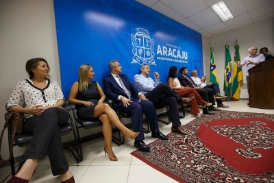 Prefeitura firma parceria com universidades corporativas da Caixa e Banco do Brasil (Foto: Marco Vieira/PMA)