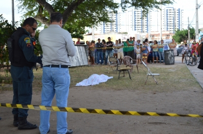  A Polícia Militar e o Instituto de Criminalística estão no local (Foto: Portal Infonet) 