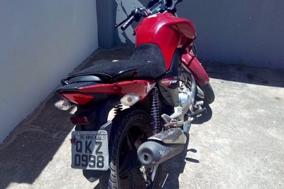 Adolescentes
são
apreendidos com duas motos roubadas (Foto: SSP)