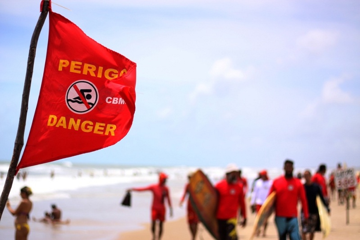 Número de afogamentos atendidos pelos bombeiros triplicou nas praias de Aracaju (Foto: Arquivo SSP/SE)