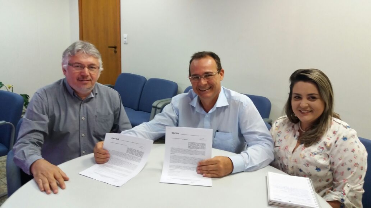 Secretaria de Inclusão de Sergipe e Caixa celebram contrato para reforma do Padre Pedro e construção de cisternas (Foto: Seidh/SE)