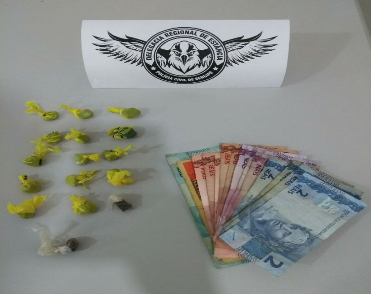 Polícia prende em flagrante traficante que comercializava drogas na feira (Foto: SSP/SE)