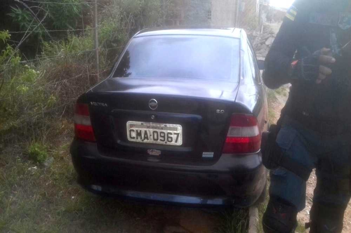 Carro abandonado no Loteamento Novo Horizonte (Foto: PM/SE)