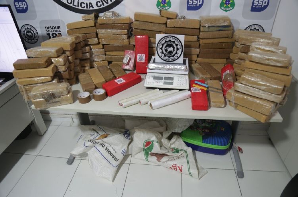 Denarc apreende 100kg de maconha e prende traficante (Foto: SSP/SE)