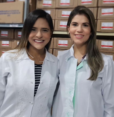 Gerente de Logística da MNSL, farmacêutica Marcela Chaves Andrade, e farmacêutica da MNSL, Renata Barbosa (Foto: SES/SE)