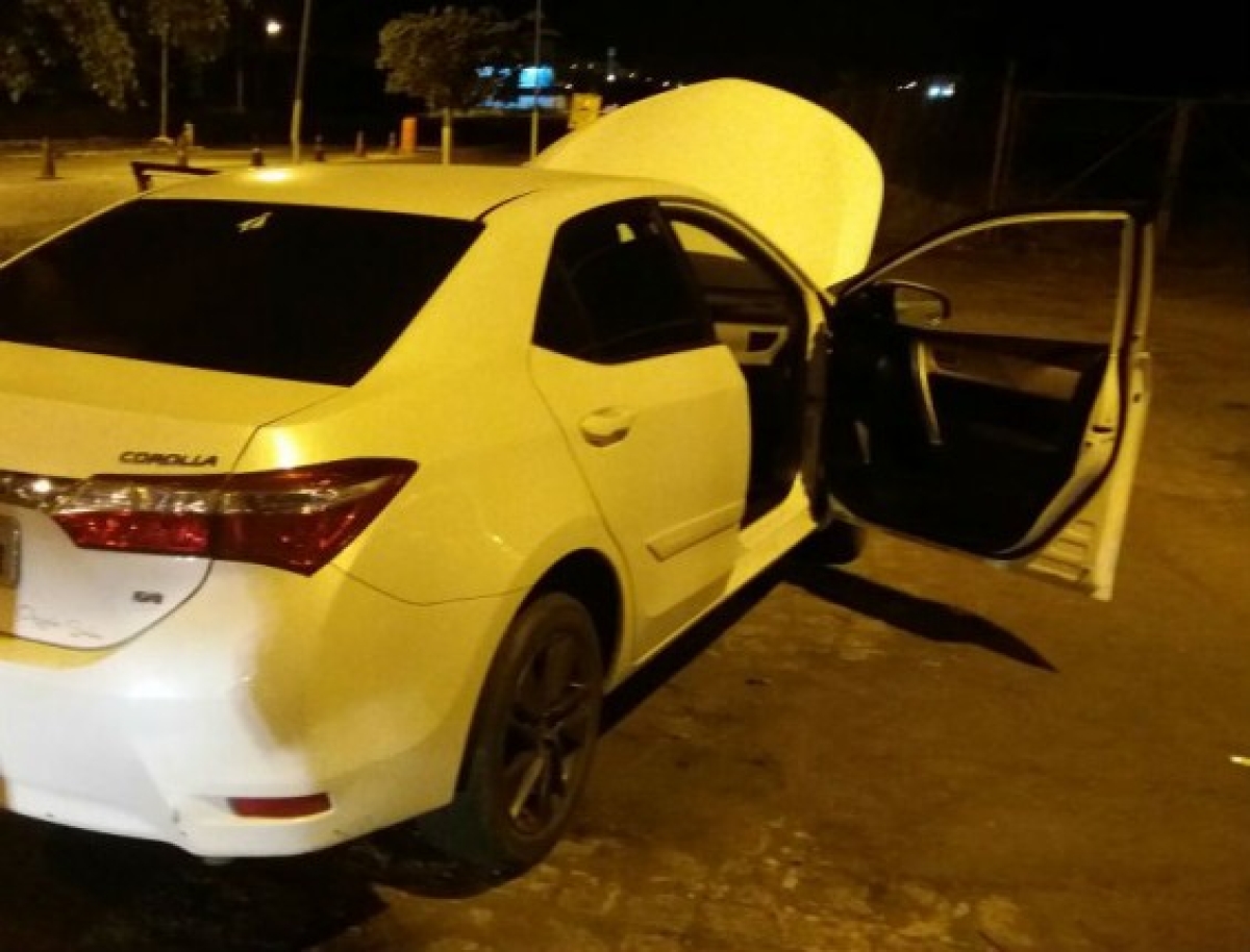Gati e 3º BPM prendem quatro pessoas com carro roubado e placa clonada (Foto: Portal Itnet)